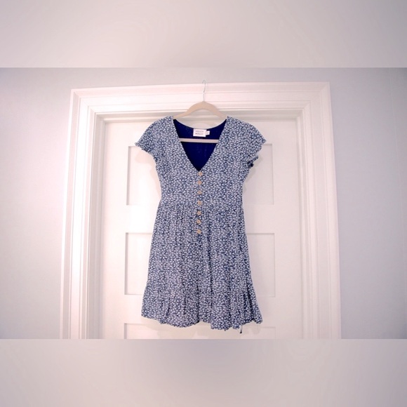 Hello Molly Dresses & Skirts - Hello Molly Size 4 Floral Dress